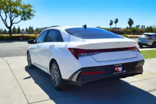 2024 Hyundai Elantra SEL IVT