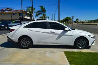 2024 Hyundai Elantra SEL IVT