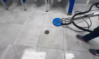 LIMPIEZA DE PISOS