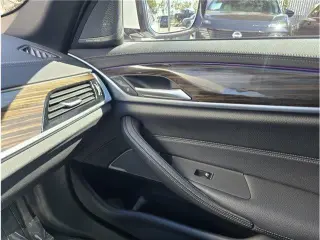 Sedán BMW 5 Series 2021 540i 4 puertas