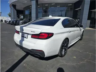 Sedán BMW 5 Series 2021 540i 4 puertas