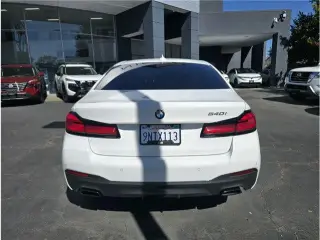 Sedán BMW 5 Series 2021 540i 4 puertas