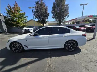 Sedán BMW 5 Series 2021 540i 4 puertas