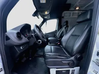 Mercedes-Benz Sprinter 2025 2500 3 puertas Huella de 144 pulgadas Furgoneta de carga (2.0L I4)