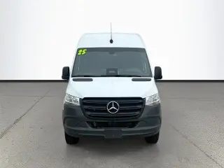 Mercedes-Benz Sprinter 2025 2500 3 puertas Huella de 144 pulgadas Furgoneta de carga (2.0L I4)