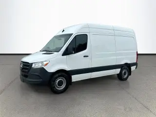 Mercedes-Benz Sprinter 2025 2500 3 puertas Huella de 144 pulgadas Furgoneta de carga (2.0L I4)