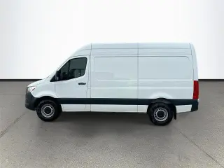 Mercedes-Benz Sprinter 2025 2500 3 puertas Huella de 144 pulgadas Furgoneta de carga (2.0L I4)