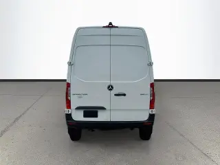 Mercedes-Benz Sprinter 2025 2500 3 puertas Huella de 144 pulgadas Furgoneta de carga (2.0L I4)