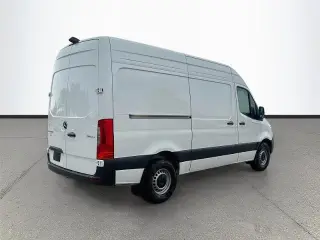 Mercedes-Benz Sprinter 2025 2500 3 puertas Huella de 144 pulgadas Furgoneta de carga (2.0L I4)