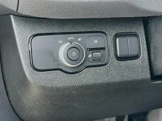 Mercedes-Benz Sprinter 2025 2500 3 puertas Huella de 144 pulgadas Furgoneta de carga (2.0L I4)