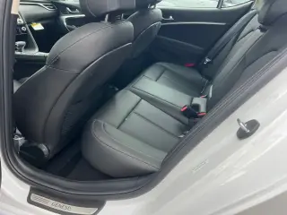 Genesis G70 2026 2.5T Standard 4dr Sedán