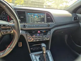Hyundai ELANTRA 2018 Sport 4dr Sedán DCT