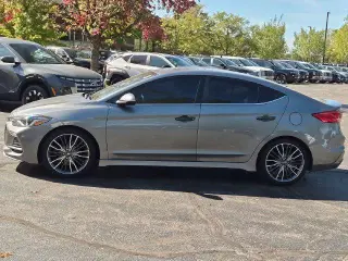 Hyundai ELANTRA 2018 Sport 4dr Sedán DCT