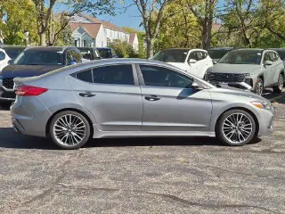 Hyundai ELANTRA 2018 Sport 4dr Sedán DCT