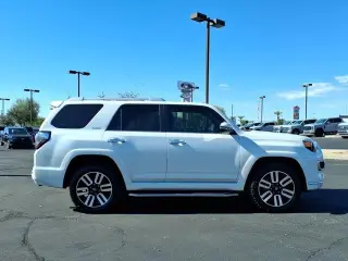 Toyota 4Runner 2017 4x4 SR5 4dr SUV