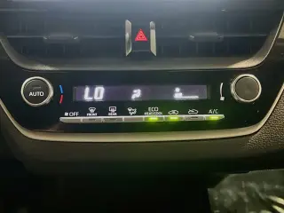 Toyota Corolla Híbrida 2024 LE 4dr Sedán
