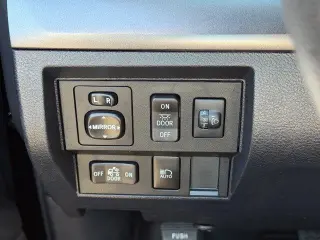 Toyota Tundra 2018 4x4 SR5 4dr Double Cab Pickup SB (5.7L V8)
