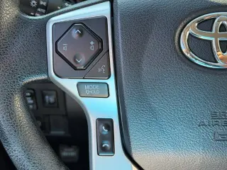 Toyota Tundra 2018 4x4 SR5 4dr Double Cab Pickup SB (5.7L V8)