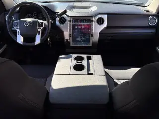 Toyota Tundra 2018 4x4 SR5 4dr Double Cab Pickup SB (5.7L V8)