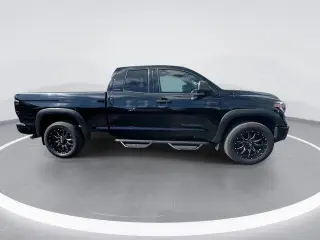 Toyota Tundra 2017 4x4 Limited 4dr Double Cab Pickup SB (5.7L V8 FFV)