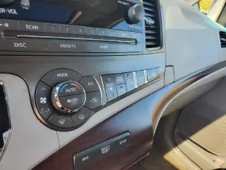 Toyota Sienna 2011 XLE 8 Pasajeros 4dr Mini-Van
