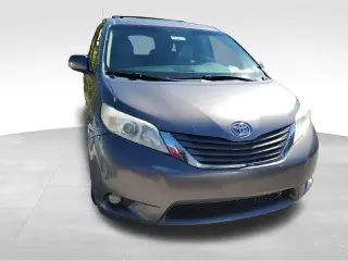 Toyota Sienna 2011 XLE 8 Pasajeros 4dr Mini-Van