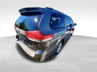 Toyota Sienna 2011 XLE 8 Pasajeros 4dr Mini-Van