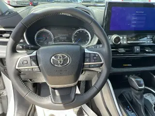 Toyota Highlander Hybrid 2024 XLE 4dr SUV