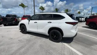 Toyota Highlander Hybrid 2024 XLE 4dr SUV