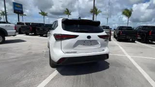 Toyota Highlander Hybrid 2024 XLE 4dr SUV