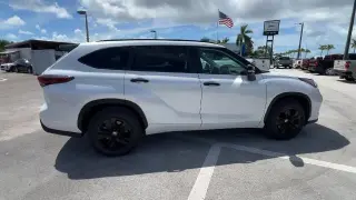 Toyota Highlander Hybrid 2024 XLE 4dr SUV