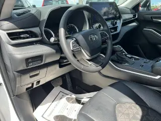 Toyota Highlander Hybrid 2024 XLE 4dr SUV