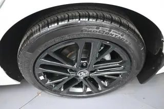 Toyota Camry 2025 AWD SE Sedán 4 puertas
