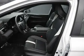 Toyota Camry 2025 AWD SE Sedán 4 puertas
