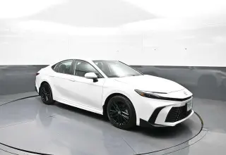 Toyota Camry 2025 AWD SE Sedán 4 puertas