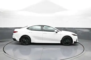 Toyota Camry 2025 AWD SE Sedán 4 puertas