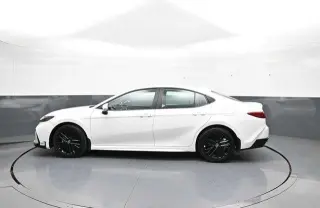 Toyota Camry 2025 AWD SE Sedán 4 puertas