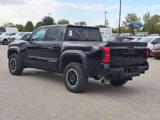 Toyota Tacoma 2025 4x4 SR5 4p Doble Cabina Doble 6.1 ft LB