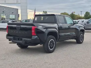 Toyota Tacoma 2025 4x4 SR5 4p Doble Cabina Doble 6.1 ft LB