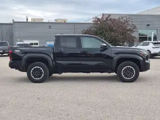 Toyota Tacoma 2025 4x4 SR5 4p Doble Cabina Doble 6.1 ft LB