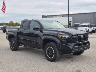 Toyota Tacoma 2025 4x4 SR5 4p Doble Cabina Doble 6.1 ft LB