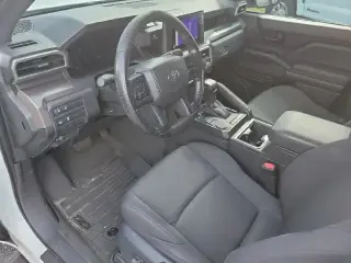 Toyota Tacoma 2024 4x2 SR5 4 puertas Cabina Doble 5.0 ft SB