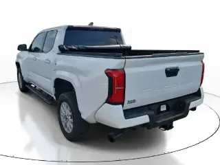 Toyota Tacoma 2024 4x2 SR5 4 puertas Cabina Doble 5.0 ft SB