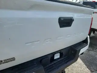 Toyota Tacoma 2024 4x2 SR5 4 puertas Cabina Doble 5.0 ft SB