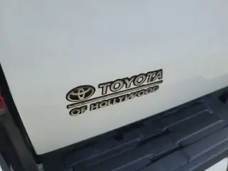 Toyota Tacoma 2024 4x2 SR5 4 puertas Cabina Doble 5.0 ft SB