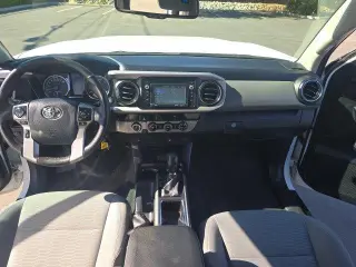 Toyota Tacoma 2017 4x4 TRD Pro 4 puertas Doble Cabina 5.0 pies de bodega 6 marchas