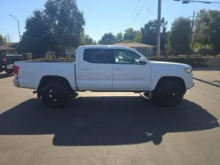 Toyota Tacoma 2017 4x4 TRD Pro 4 puertas Doble Cabina 5.0 pies de bodega 6 marchas