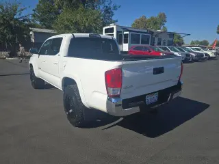 Toyota Tacoma 2017 4x4 TRD Pro 4 puertas Doble Cabina 5.0 pies de bodega 6 marchas
