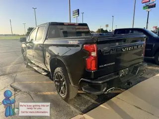 Chevrolet Silverado 1500 2023 4x4 LT Trail Boss cabina de 4 puertas 5.8 ft. SB