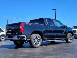 Chevrolet Silverado 1500 2023 4x4 LT 4dr Crew Cab 5.8 ft. SB w/2FL